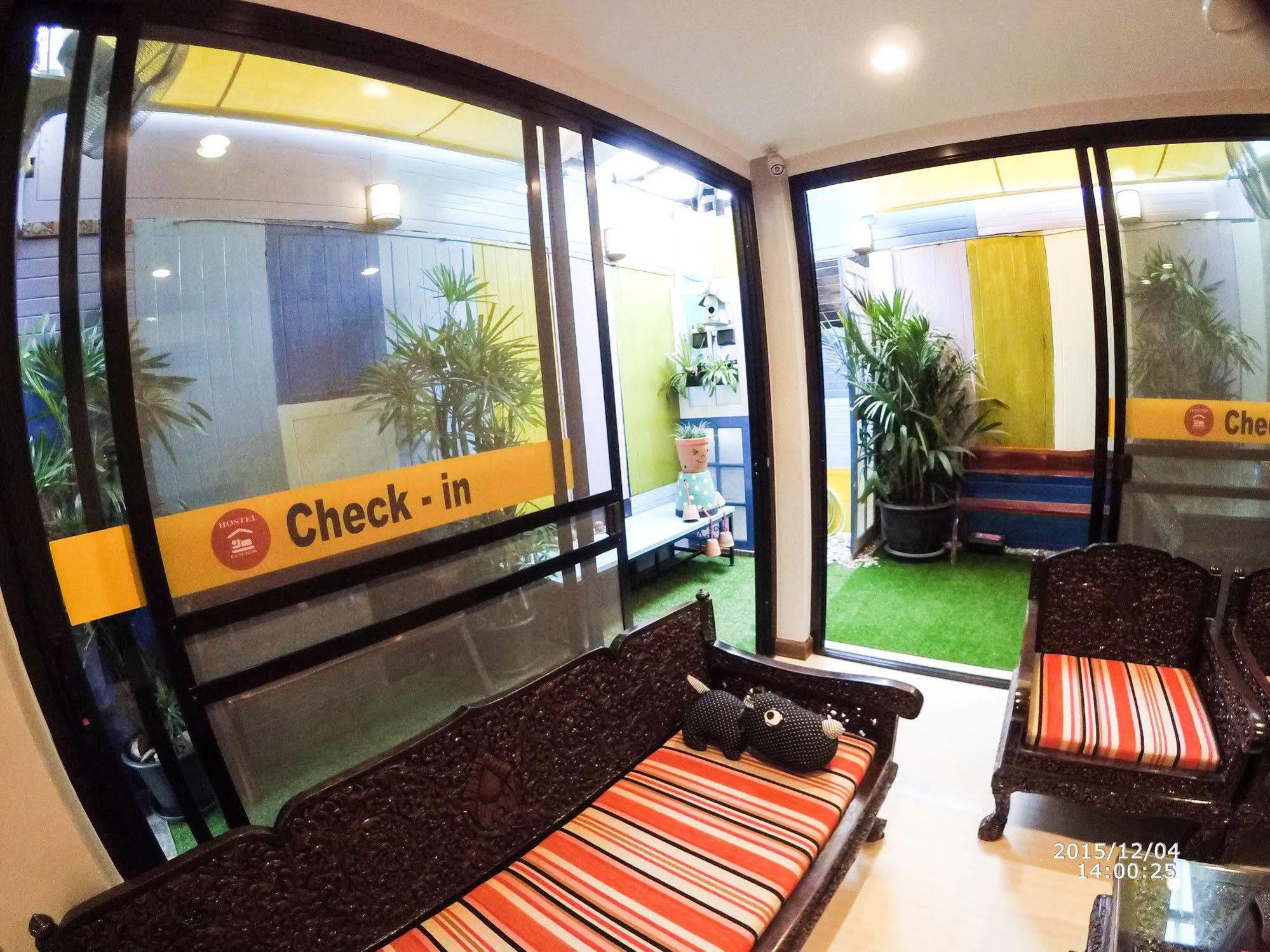 Check-In My Hostel Bangkok Ngoại thất bức ảnh